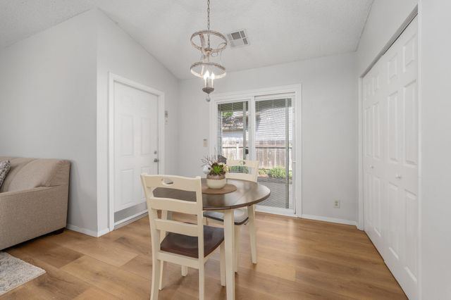 921 E 52nd St S, Wichita, KS 67216