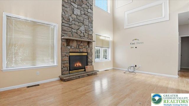 106 Swartsburo Drive, Lehman Twp, PA 18371