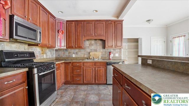 106 Swartsburo Drive, Lehman Twp, PA 18371