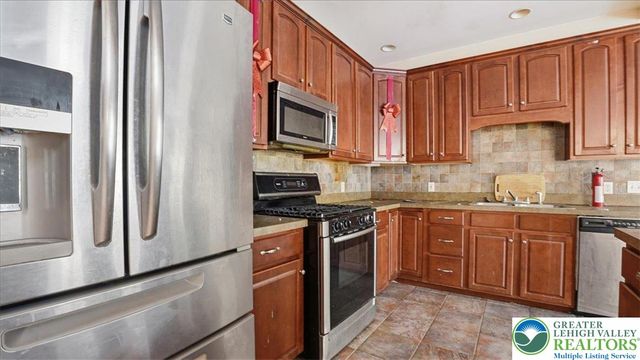 106 Swartsburo Drive, Lehman Twp, PA 18371