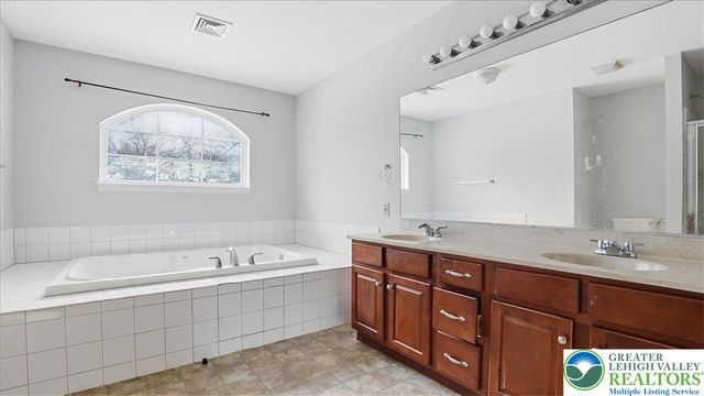 106 Swartsburo Drive, Lehman Twp, PA 18371