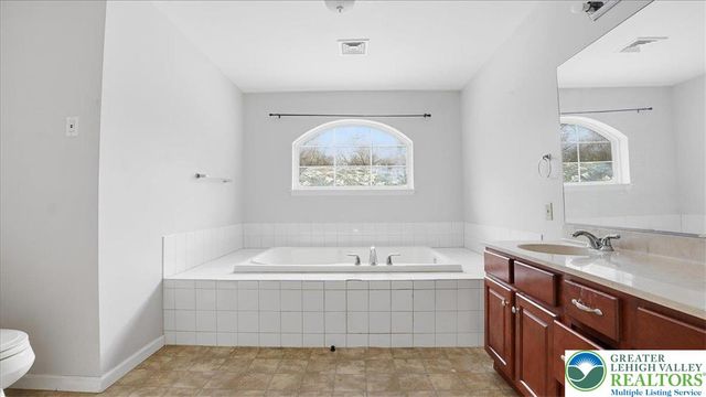 106 Swartsburo Drive, Lehman Twp, PA 18371