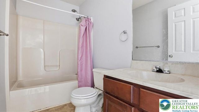 106 Swartsburo Drive, Lehman Twp, PA 18371