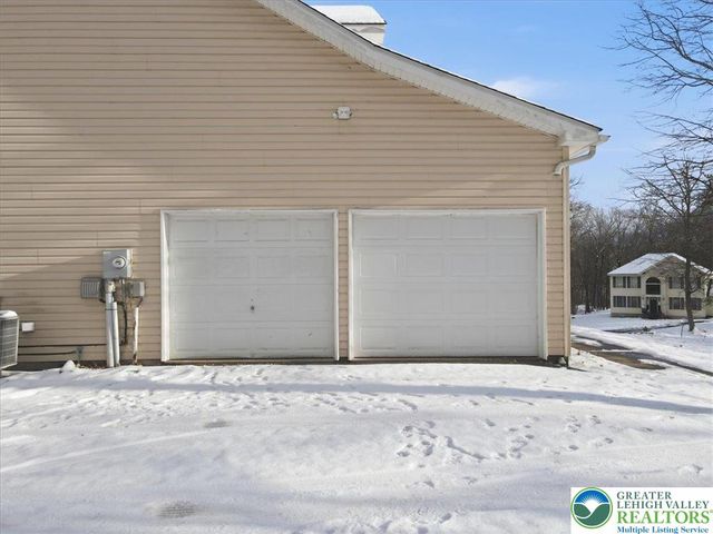 106 Swartsburo Drive, Lehman Twp, PA 18371