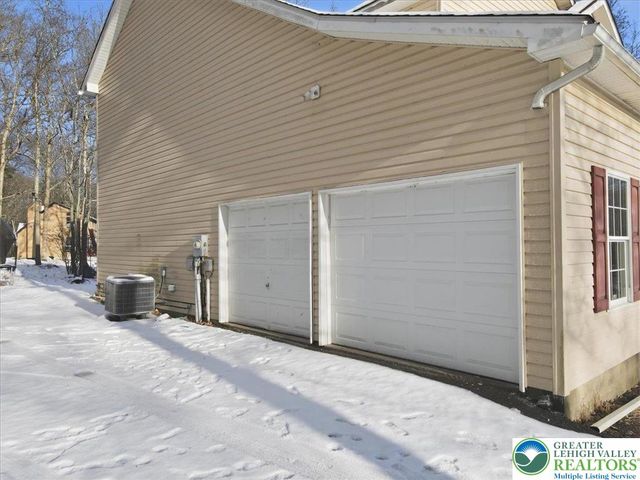 106 Swartsburo Drive, Lehman Twp, PA 18371