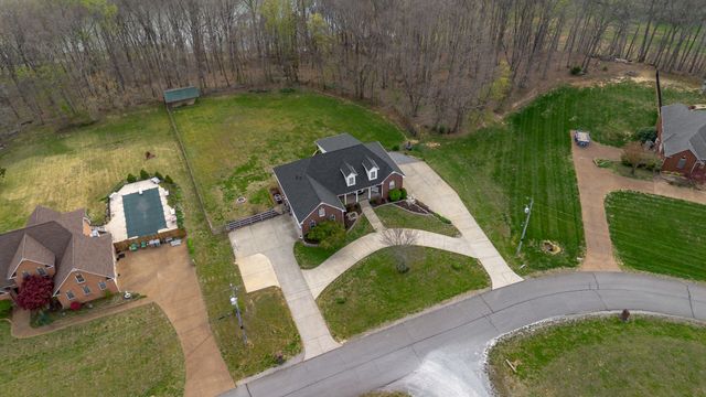 2060 Hickory Dr, Springfield, TN 37172