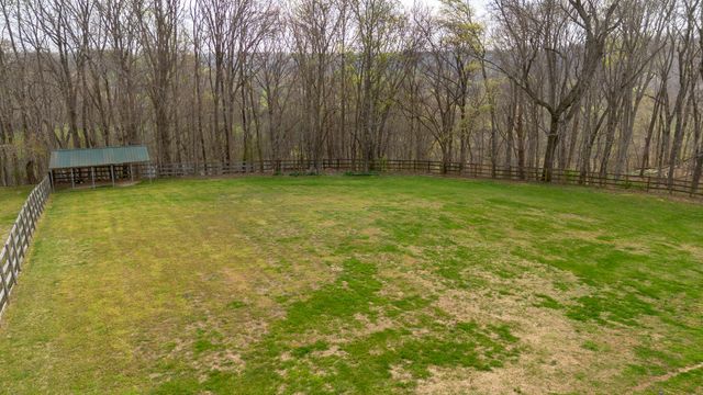 2060 Hickory Dr, Springfield, TN 37172