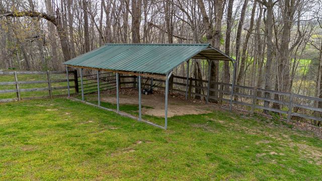 2060 Hickory Dr, Springfield, TN 37172