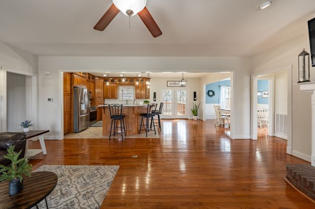 2060 Hickory Dr, Springfield, TN 37172