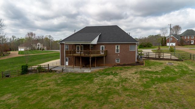 2060 Hickory Dr, Springfield, TN 37172