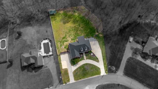 2060 Hickory Dr, Springfield, TN 37172