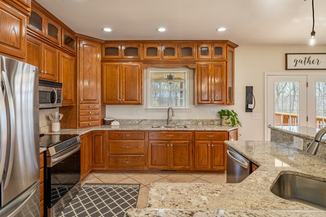 2060 Hickory Dr, Springfield, TN 37172