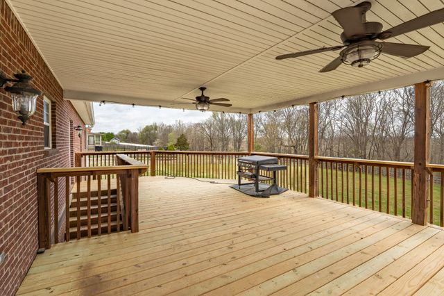 2060 Hickory Dr, Springfield, TN 37172