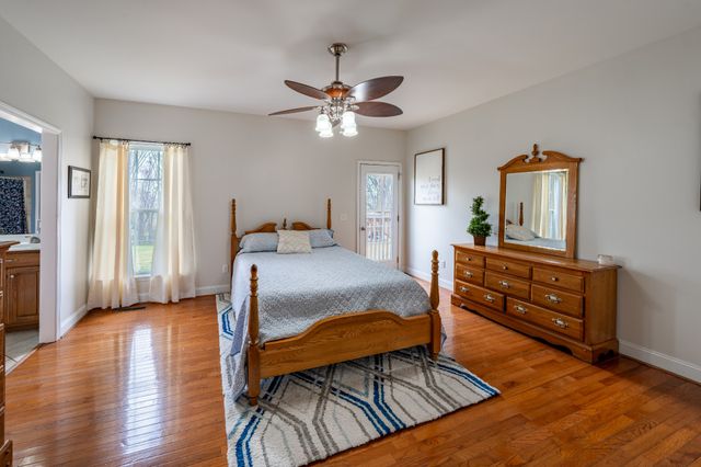 2060 Hickory Dr, Springfield, TN 37172