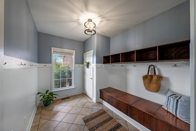 2060 Hickory Dr, Springfield, TN 37172