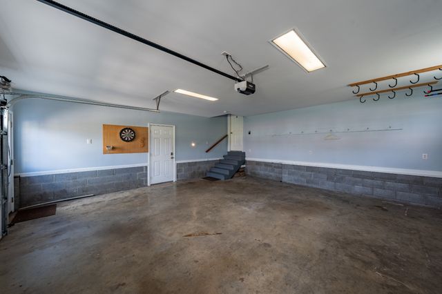 2060 Hickory Dr, Springfield, TN 37172