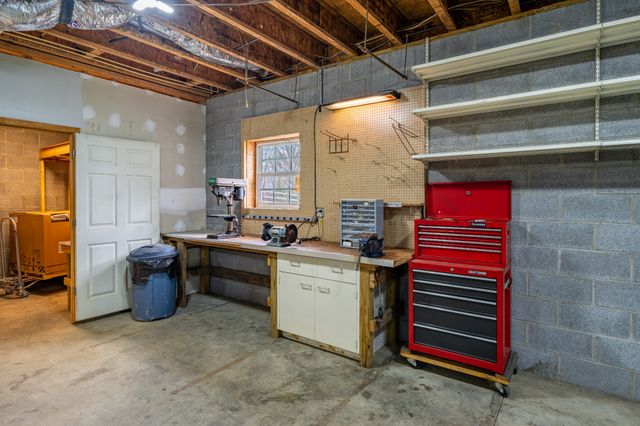 2060 Hickory Dr, Springfield, TN 37172