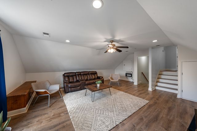 2060 Hickory Dr, Springfield, TN 37172
