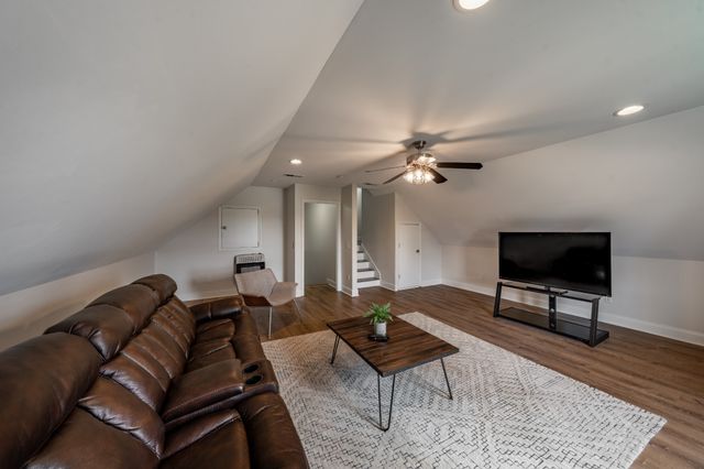 2060 Hickory Dr, Springfield, TN 37172