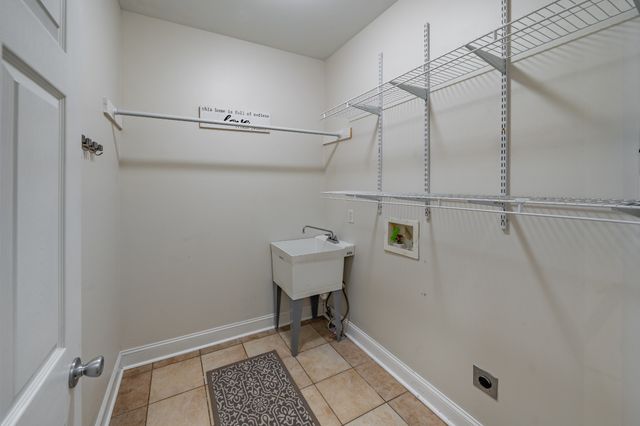 2060 Hickory Dr, Springfield, TN 37172