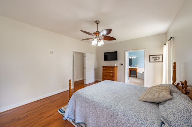 2060 Hickory Dr, Springfield, TN 37172