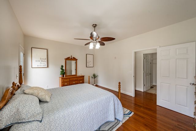 2060 Hickory Dr, Springfield, TN 37172