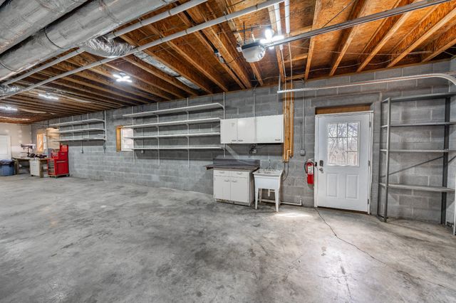 2060 Hickory Dr, Springfield, TN 37172