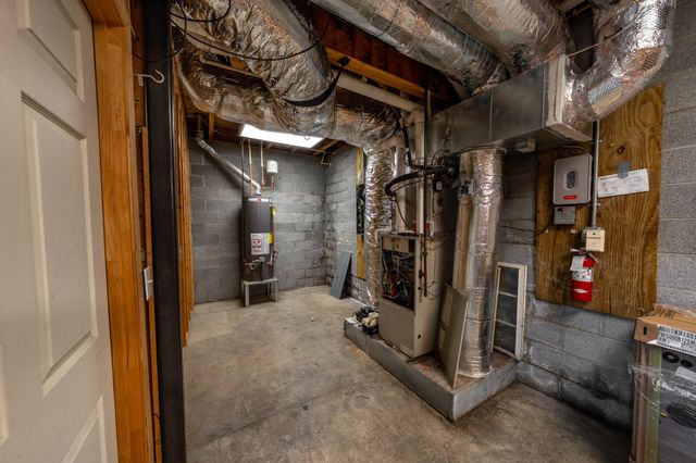 2060 Hickory Dr, Springfield, TN 37172