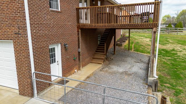 2060 Hickory Dr, Springfield, TN 37172