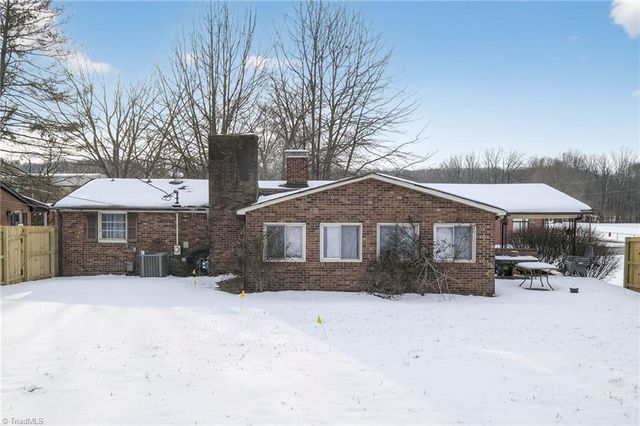 612 School Street, Walnut Cove, NC 27052