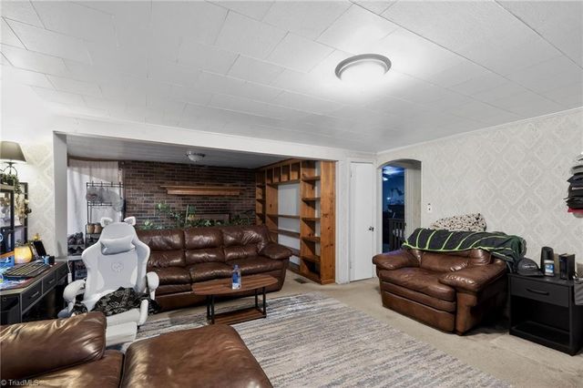 612 School Street, Walnut Cove, NC 27052