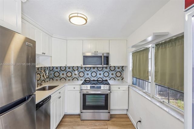 5364 NE 2nd Avenue, Oakland Park, FL 33334