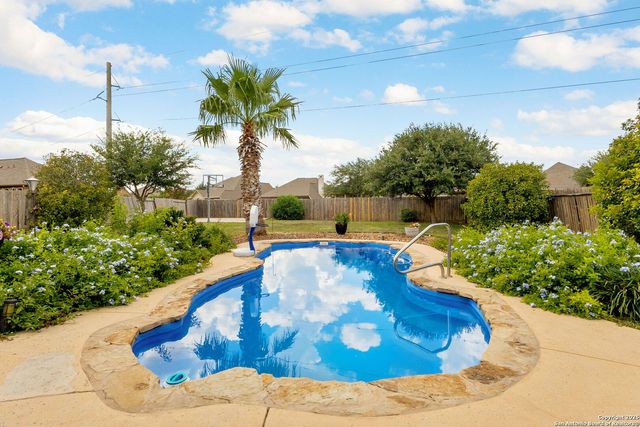 2194 Pioneer, Seguin, TX 78155