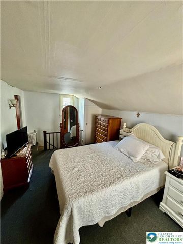 282 Young Road, Bushkill Twp, PA 18064
