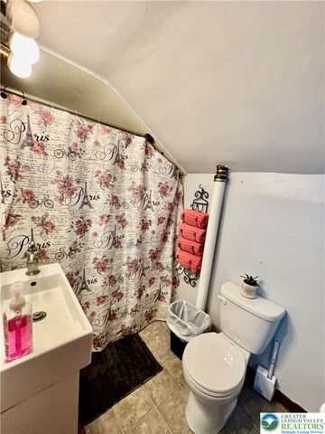 282 Young Road, Bushkill Twp, PA 18064