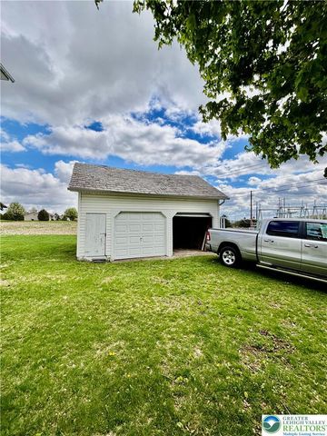 282 Young Road, Bushkill Twp, PA 18064