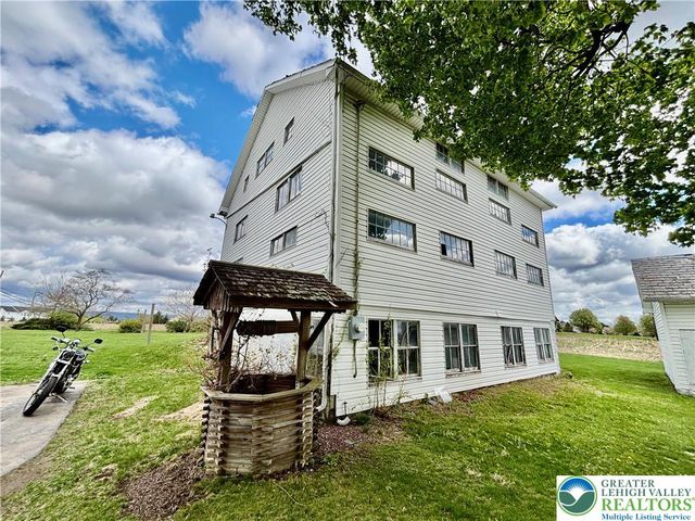 282 Young Road, Bushkill Twp, PA 18064