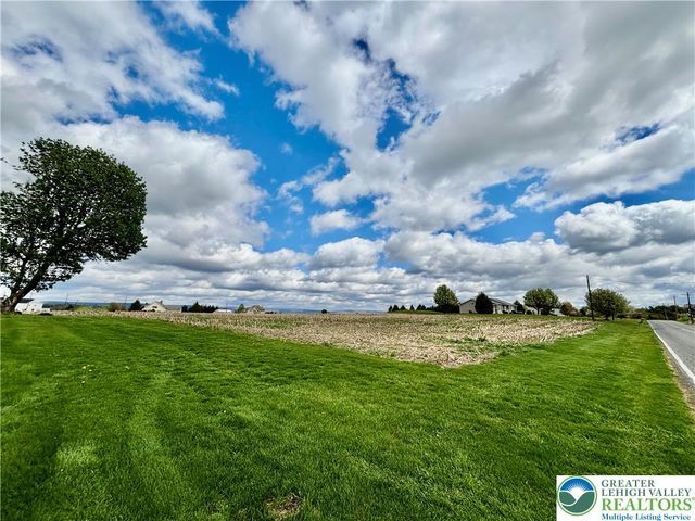282 Young Road, Bushkill Twp, PA 18064