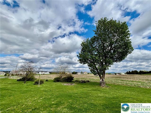 282 Young Road, Bushkill Twp, PA 18064