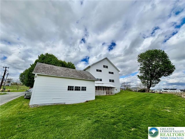 282 Young Road, Bushkill Twp, PA 18064