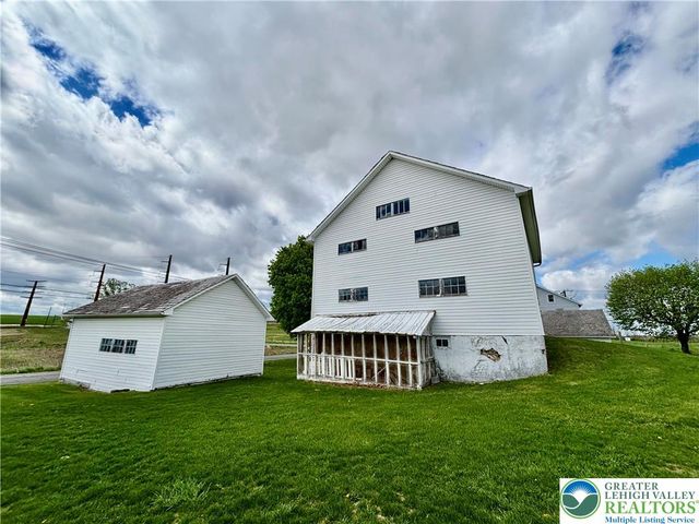 282 Young Road, Bushkill Twp, PA 18064