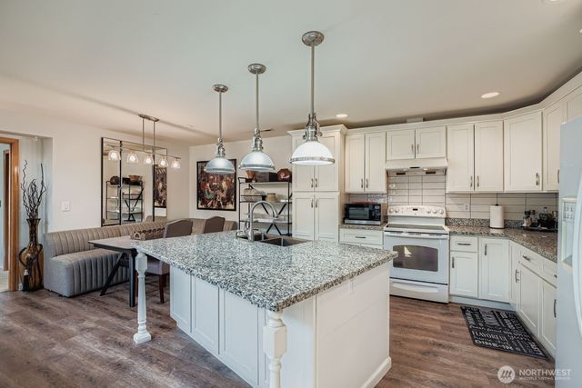 230 105th Street E, Tacoma, WA 98455