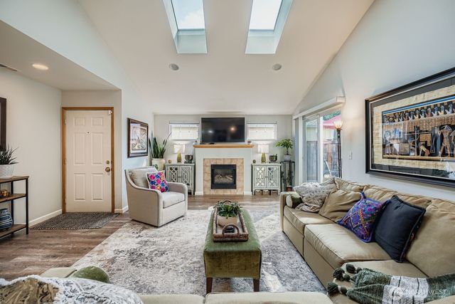 230 105th Street E, Tacoma, WA 98455