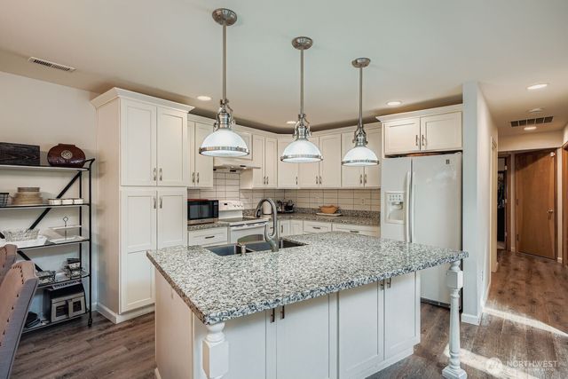 230 105th Street E, Tacoma, WA 98455