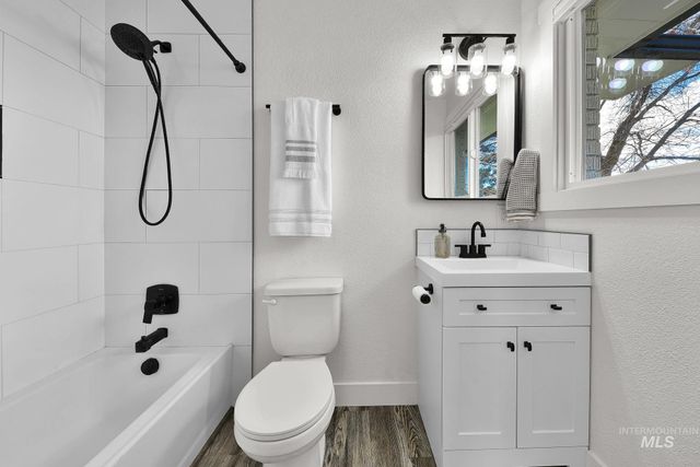 22996 Blessinger Rd, Star, ID 83669