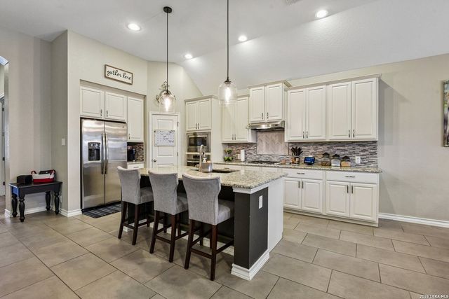 7635 McKinney Hls, San Antonio, TX 78254