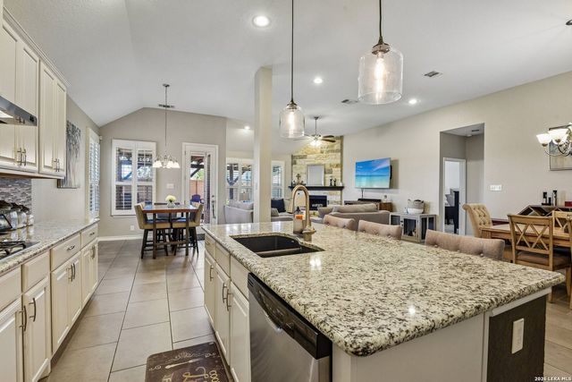 7635 McKinney Hls, San Antonio, TX 78254