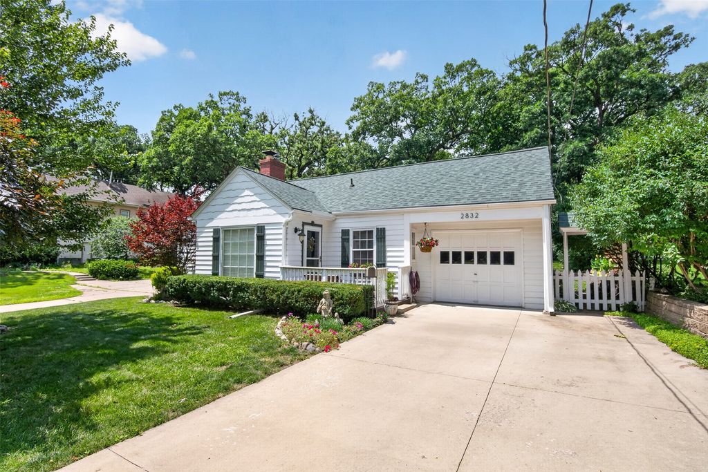 2832 36th Street, Des Moines, IA 50310