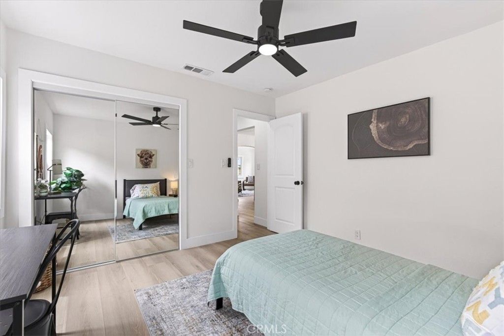 Image 20 of property listing at 2430 S Cochran Avenue, Los Angeles, CA 90016