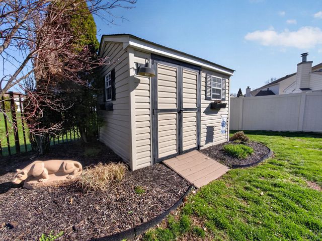 2040 VALLEY VIEW DR, Quakertown, PA 18951